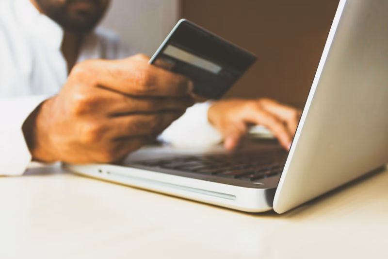 Digital tracking e-shipping
